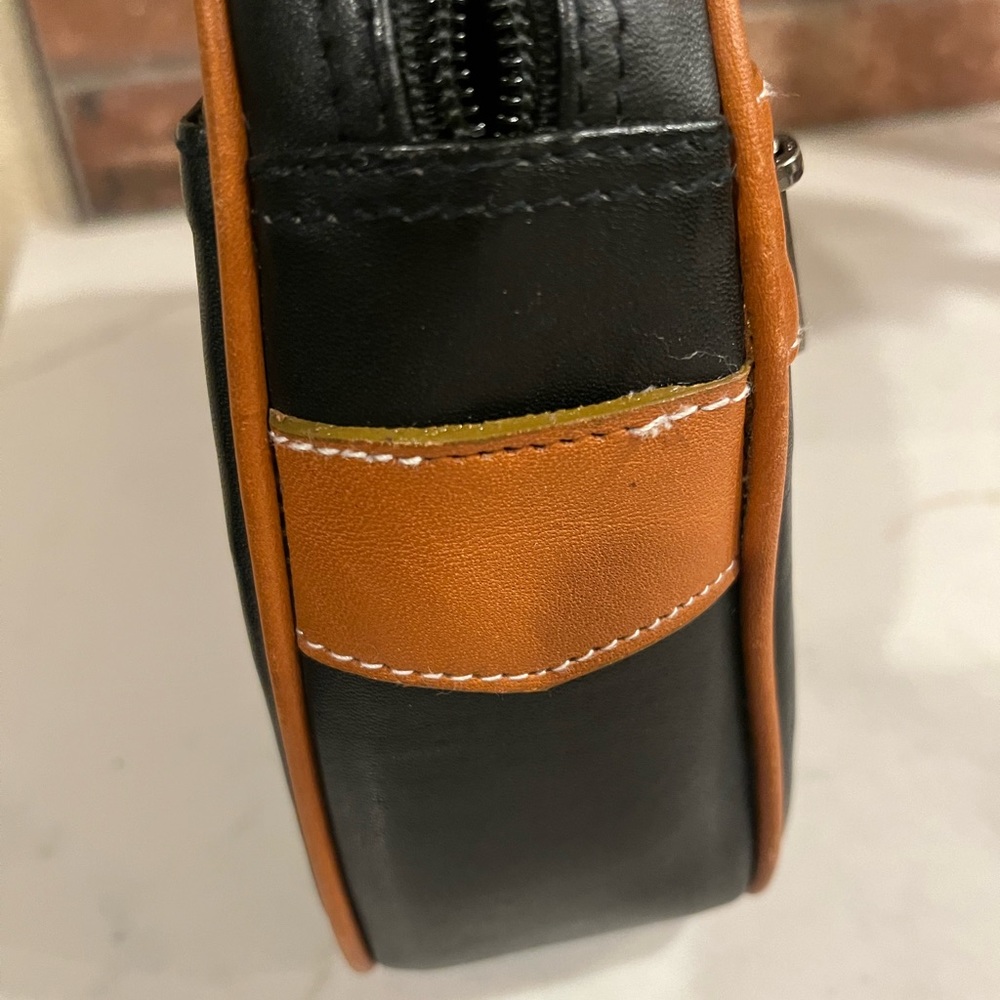 Vintage Yves Saint Laurent leather travel /toiletry bag - Picture 5 of 10